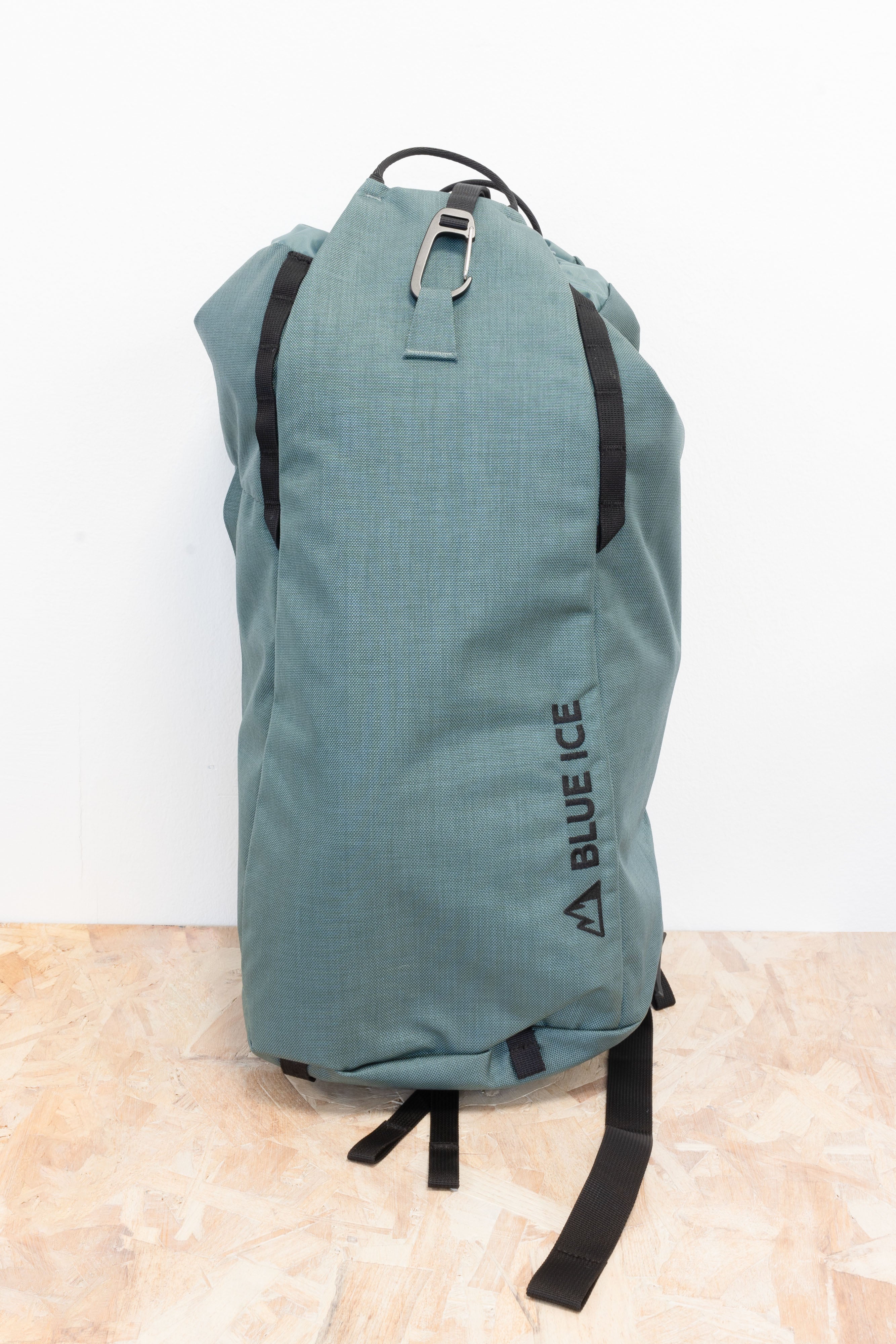 STONE  バッグ青 ヴァレクトートヨコ』(全3色)塩縮加工ナイロン/通勤から旅行まで