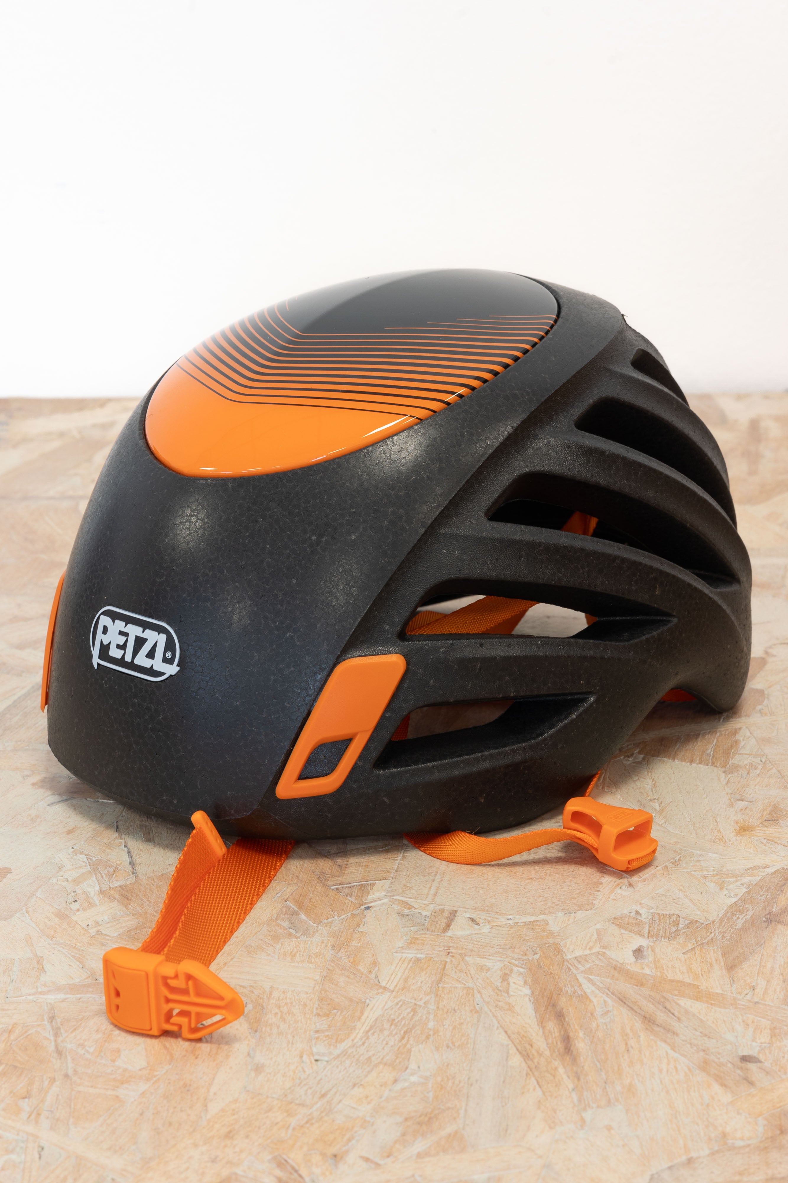 PETZL　シロッコ SIROCCO®, Ultra-lightweight climbing and mountaineering helmet